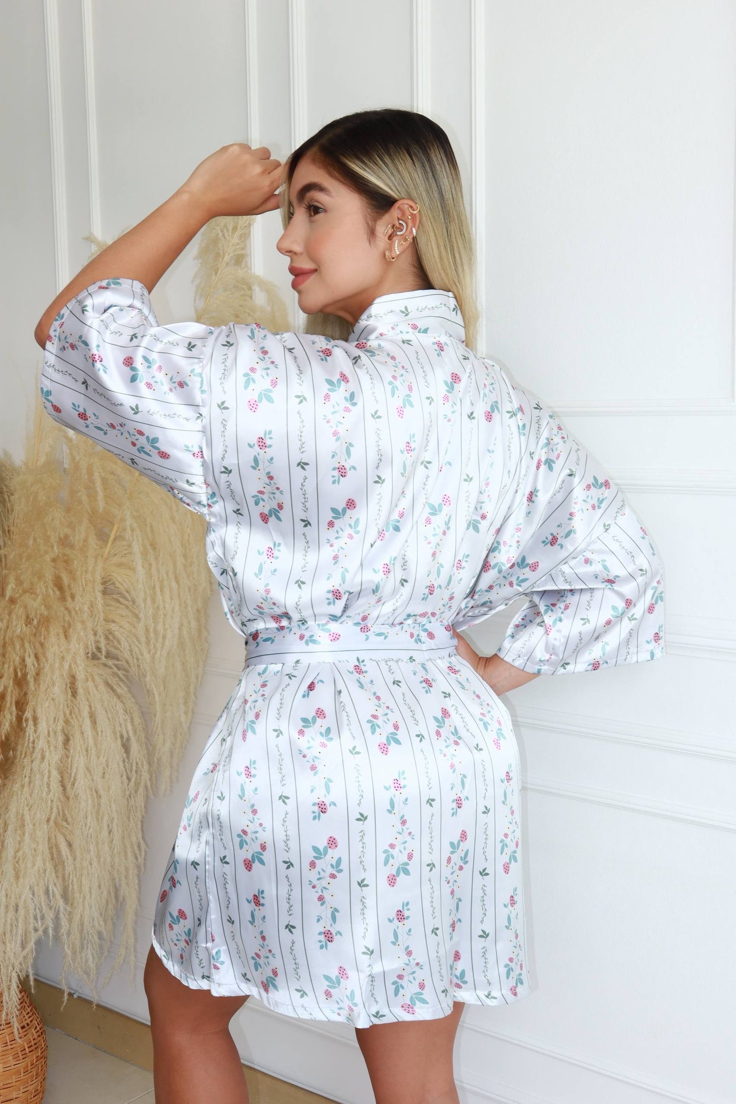 BATA LEVANTADORA- KIMONO FLORES FDO PLATA