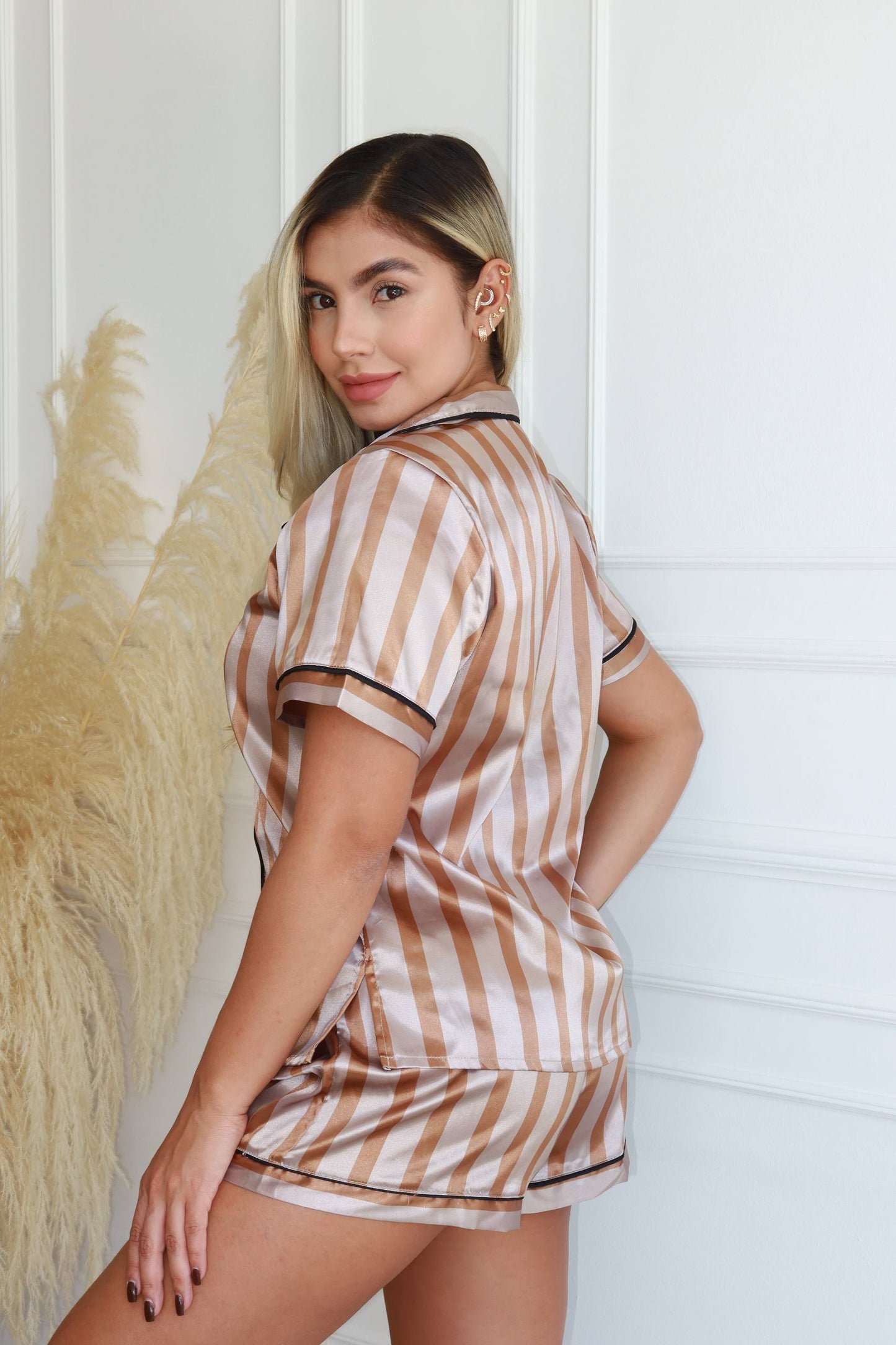 SHORT Y BLUSA CREATIVA - RAYAS DORADAS