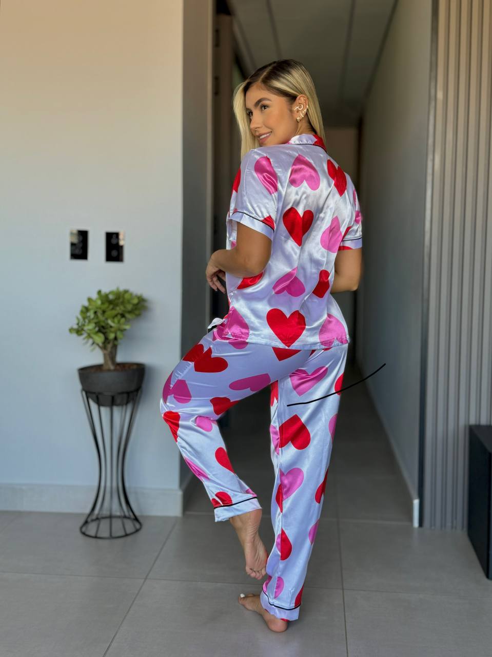 PANTALON Y CAMISA SOFISTICADA - CORAZONES FONDO BLANCO