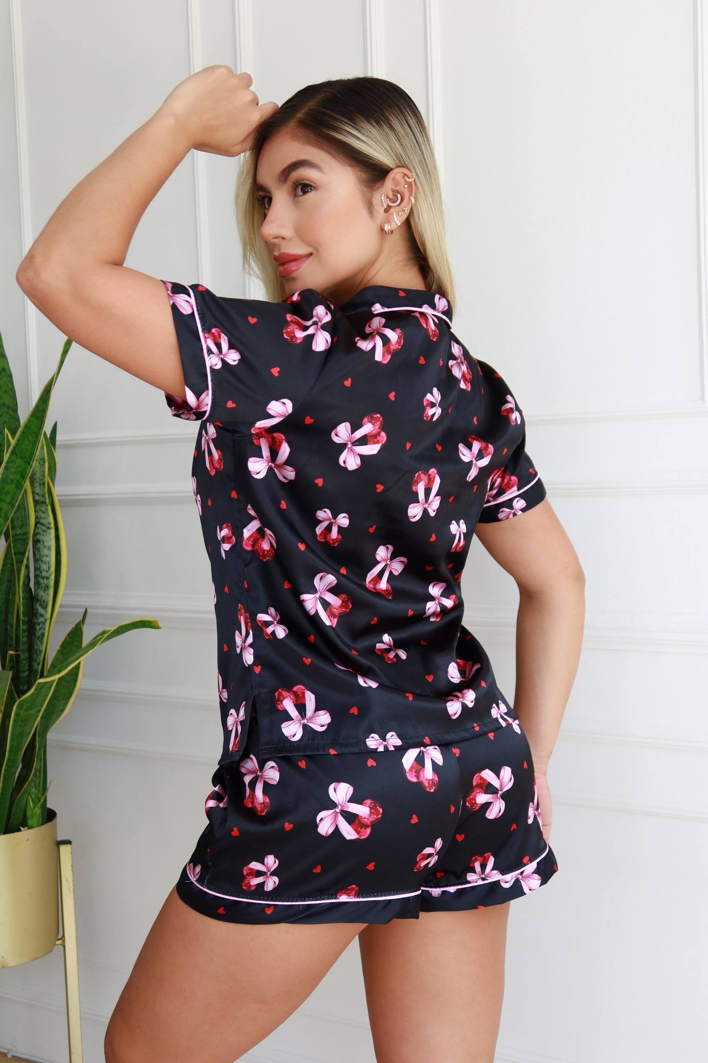 SHORT Y BLUSA CREATIVA -  MOÑO CEREZAS