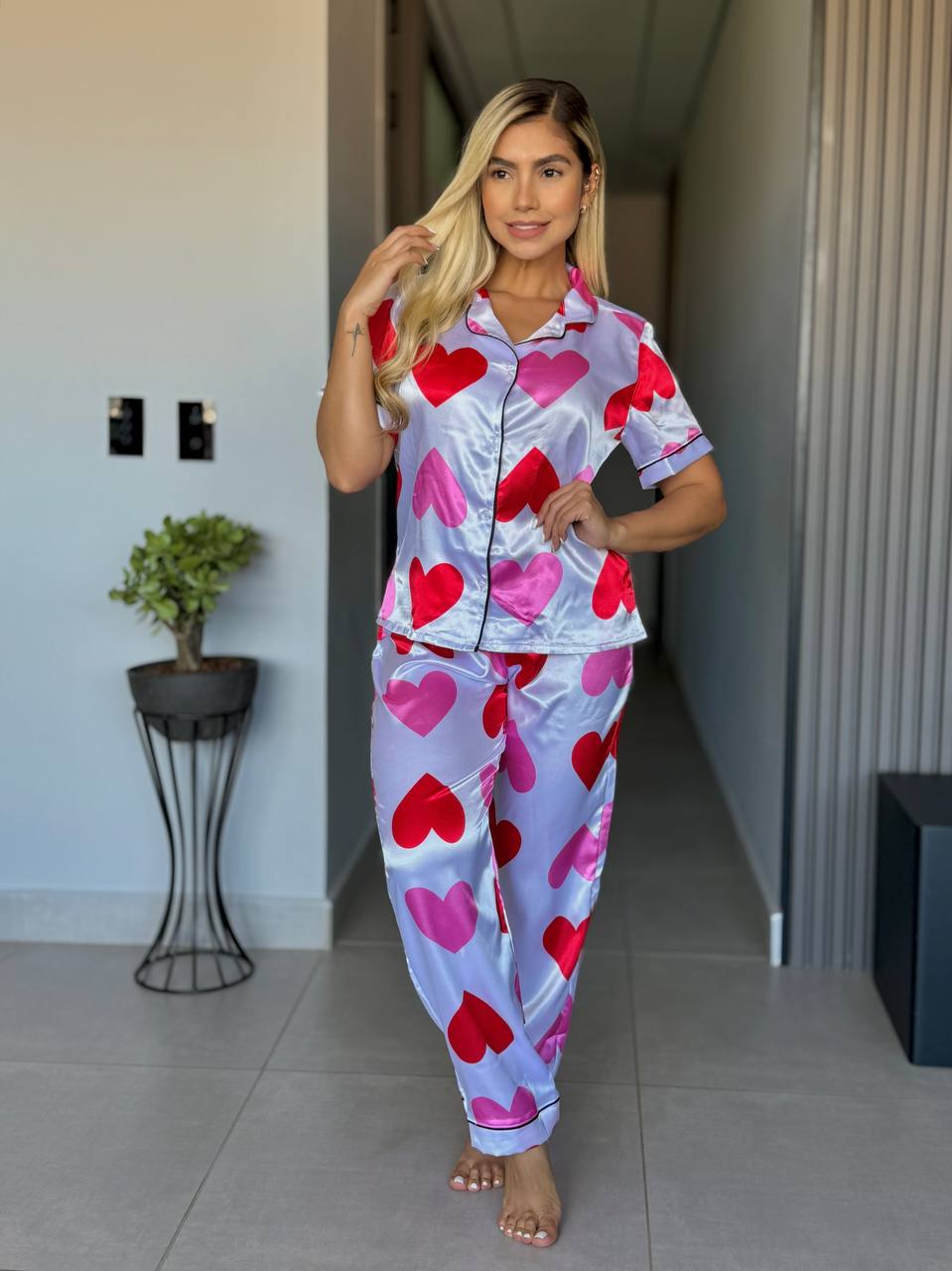PANTALON Y CAMISA SOFISTICADA -  CORAZONES FONDO BLANCO